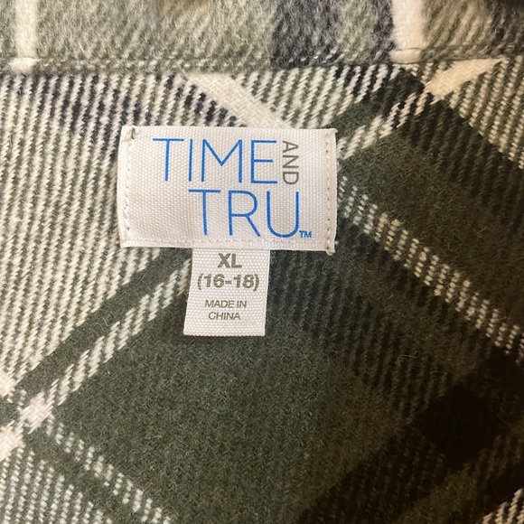 Shacket. Flannel button down warm jacket. Top. Never worn. - Picture 6 of 8